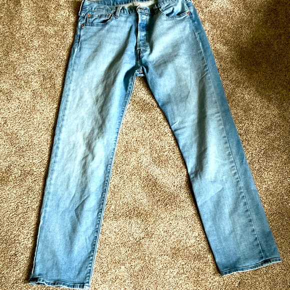 Levi's Other - Levi’s 501 men’s 34x32 light wash button fly cotton poly blend